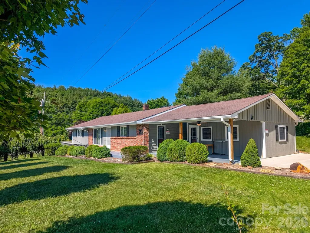 39 Hawthorne Lane Burnsville NC 28714