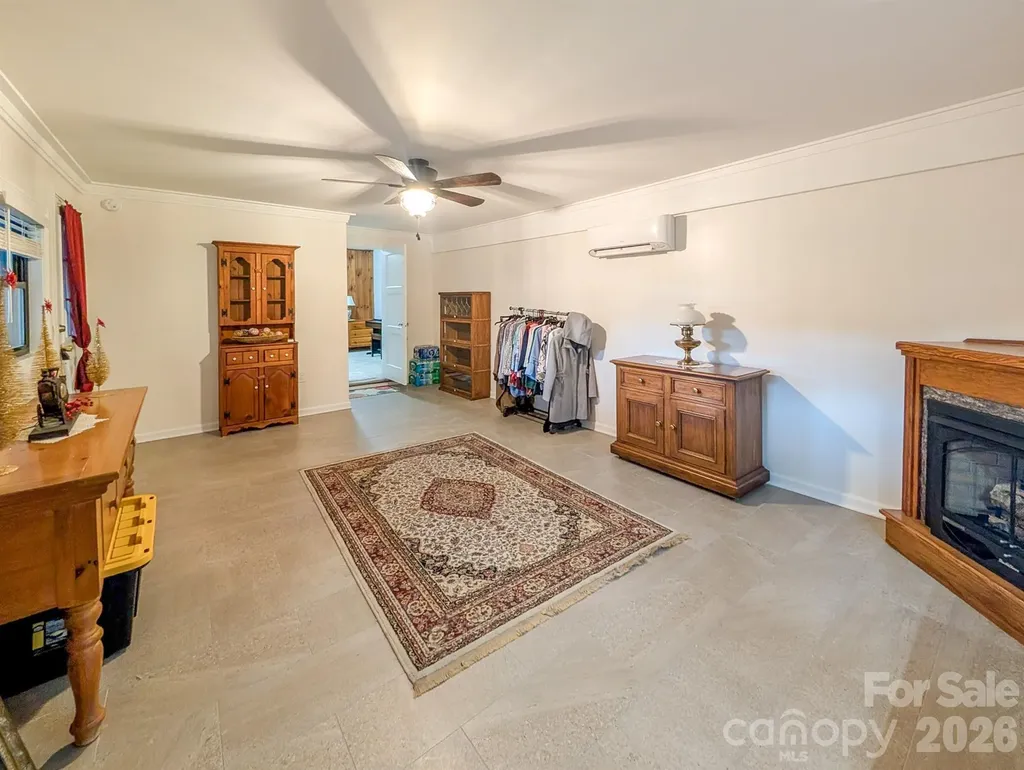 39 Hawthorne Lane Burnsville NC 28714