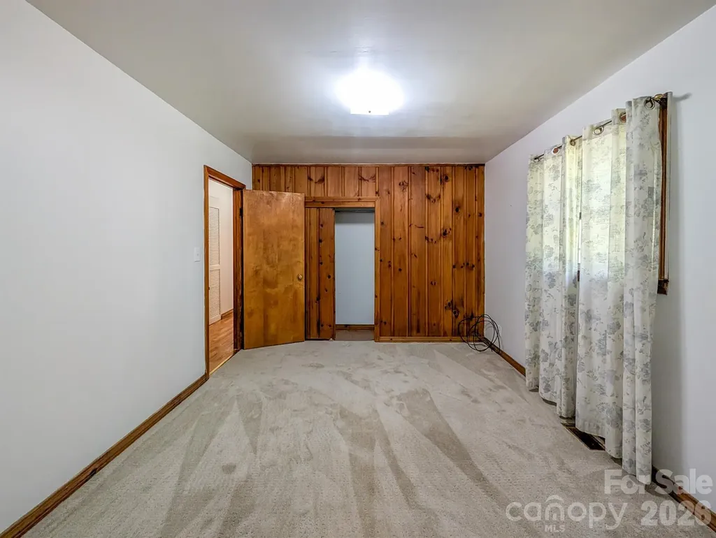39 Hawthorne Lane Burnsville NC 28714