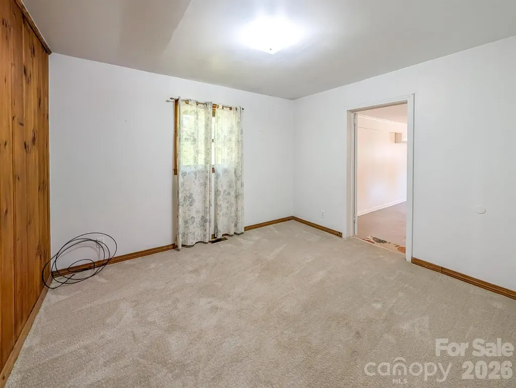 39 Hawthorne Lane Burnsville NC 28714