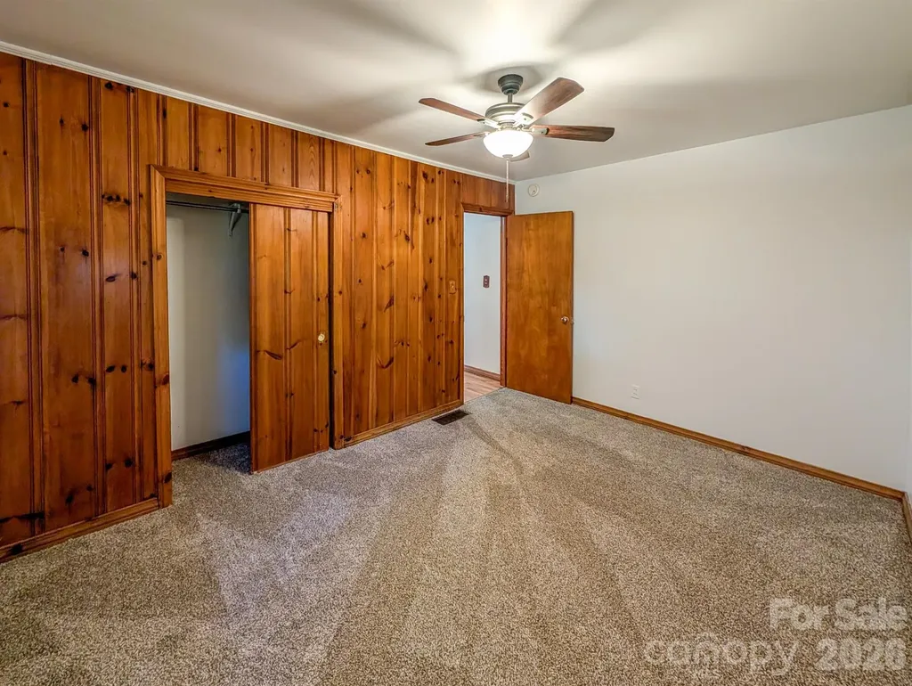 39 Hawthorne Lane Burnsville NC 28714