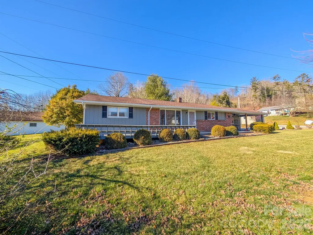 39 Hawthorne Lane Burnsville NC 28714