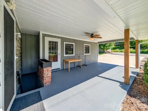 39 Hawthorne Lane Burnsville NC 28714