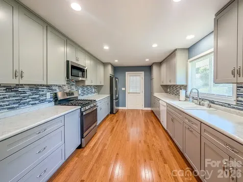 39 Hawthorne Lane Burnsville NC 28714
