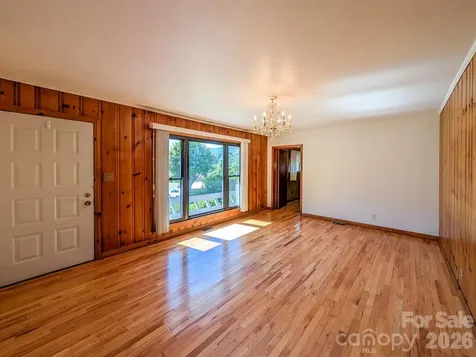 39 Hawthorne Lane Burnsville NC 28714