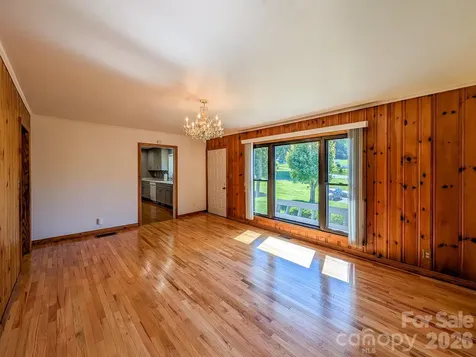 39 Hawthorne Lane Burnsville NC 28714