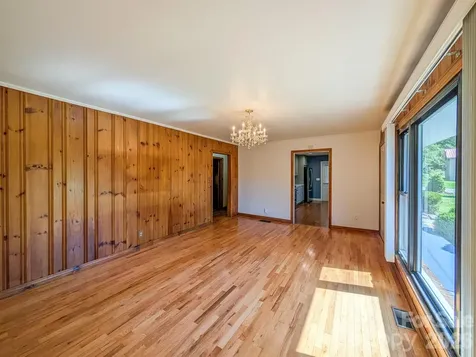 39 Hawthorne Lane Burnsville NC 28714