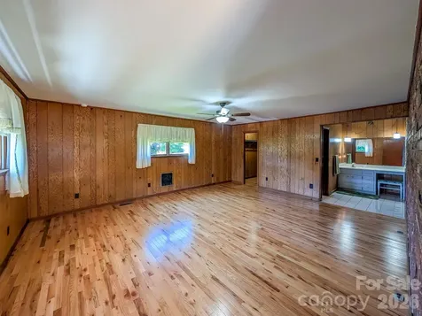 39 Hawthorne Lane Burnsville NC 28714