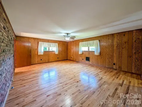 39 Hawthorne Lane Burnsville NC 28714