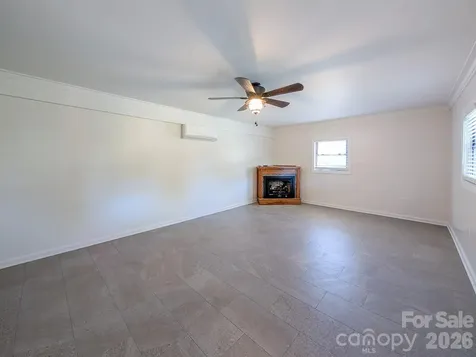 39 Hawthorne Lane Burnsville NC 28714