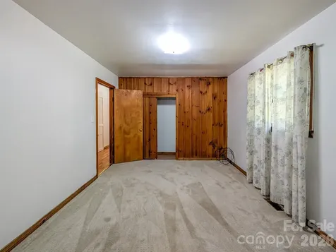 39 Hawthorne Lane Burnsville NC 28714