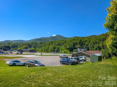 39 Hawthorne Lane Burnsville NC 28714