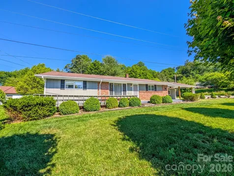 39 Hawthorne Lane Burnsville NC 28714