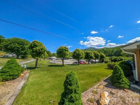 39 Hawthorne Lane Burnsville NC 28714
