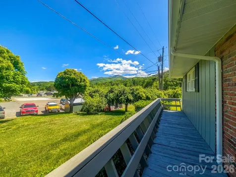 39 Hawthorne Lane Burnsville NC 28714