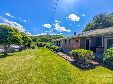 39 Hawthorne Lane Burnsville NC 28714