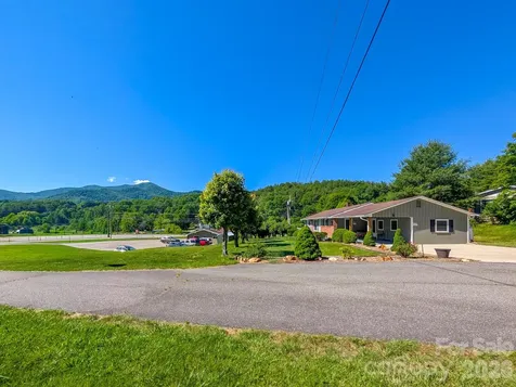 39 Hawthorne Lane Burnsville NC 28714