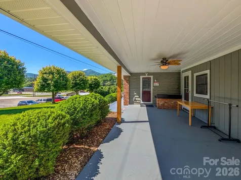 39 Hawthorne Lane Burnsville NC 28714