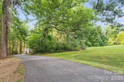 008 Roberts Lane N Flat Rock NC 28731