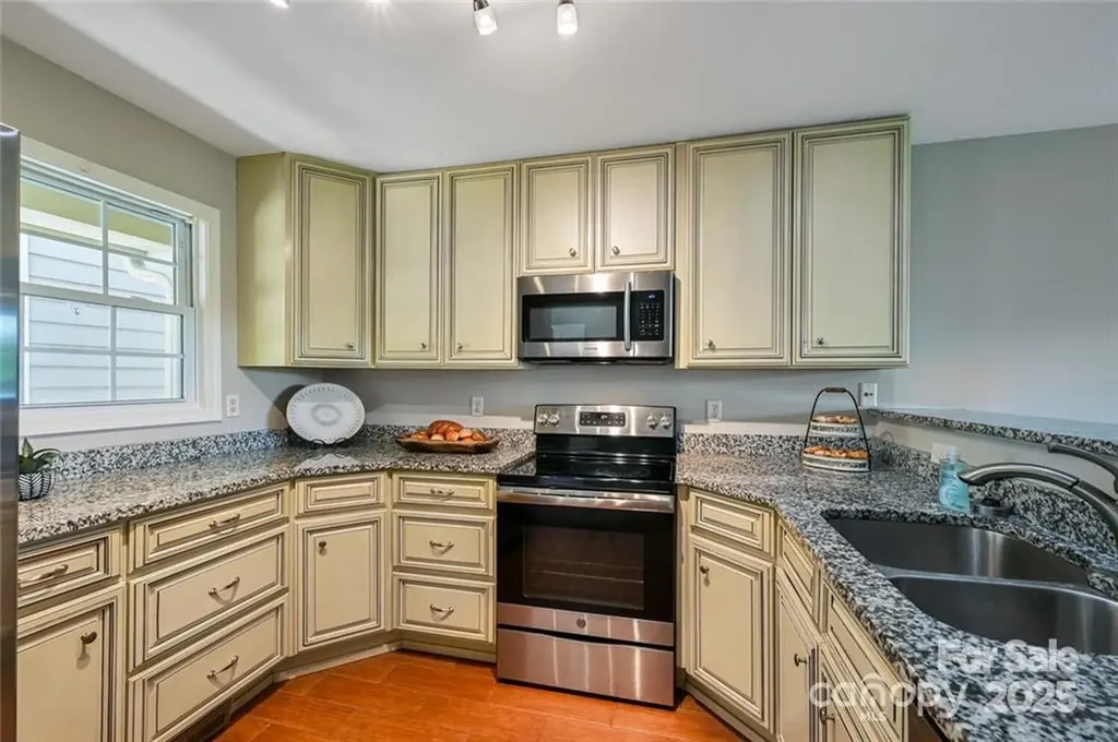 29 Rotunda Circle Asheville NC 28806