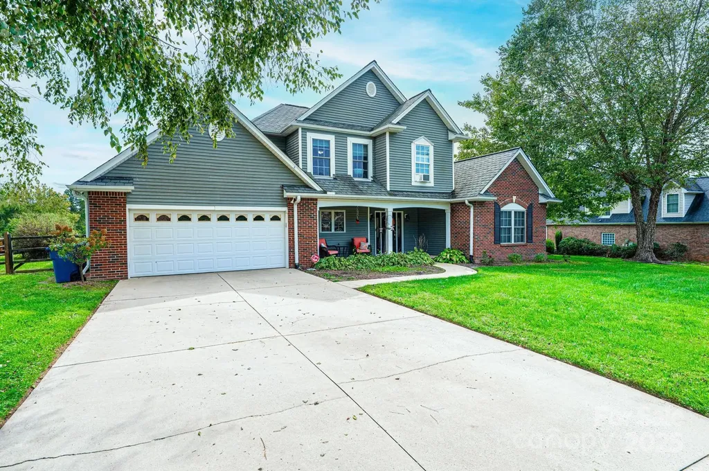 1472 Sweetbriar Lane Hickory NC 28602