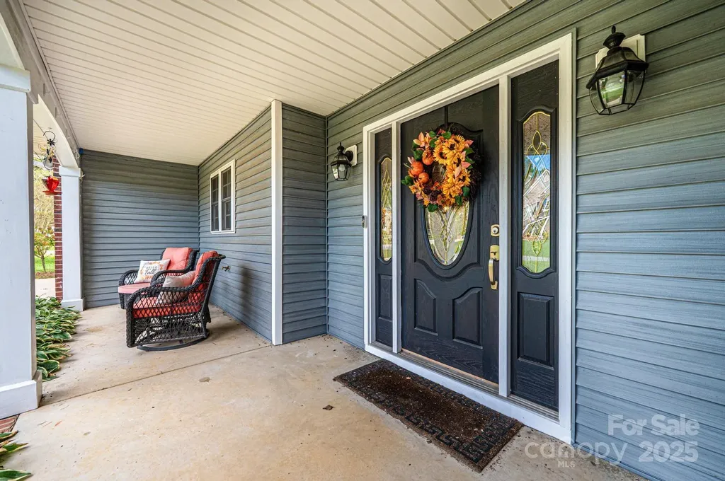1472 Sweetbriar Lane Hickory NC 28602