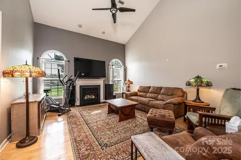 1472 Sweetbriar Lane Hickory NC 28602
