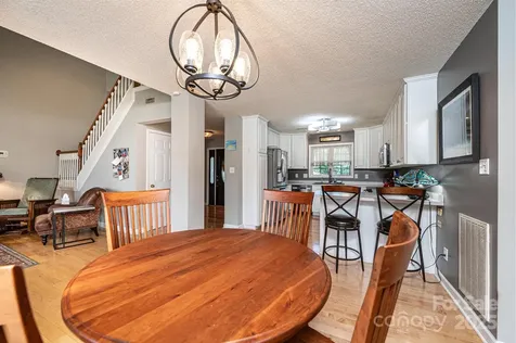 1472 Sweetbriar Lane Hickory NC 28602