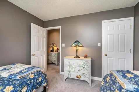 1472 Sweetbriar Lane Hickory NC 28602