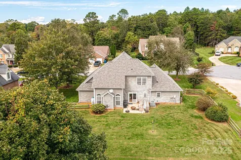 1472 Sweetbriar Lane Hickory NC 28602