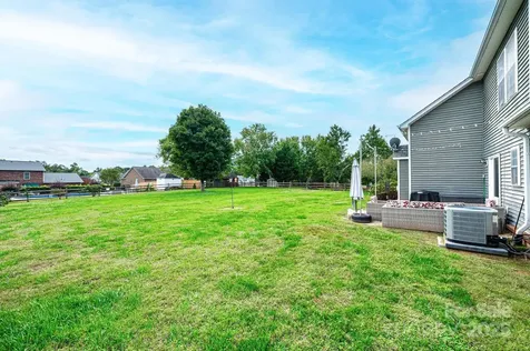 1472 Sweetbriar Lane Hickory NC 28602