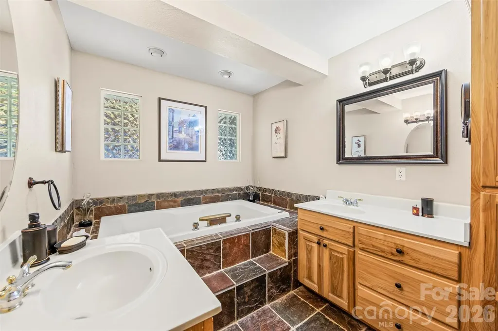 336 Berry Lane Bryson City NC 28713