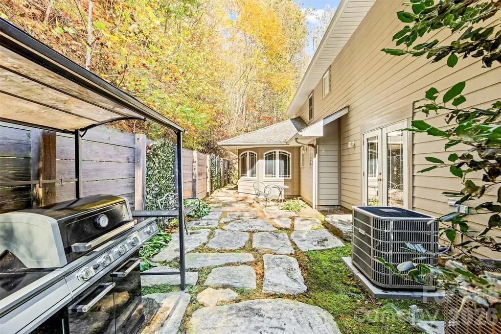 336 Berry Lane Bryson City NC 28713