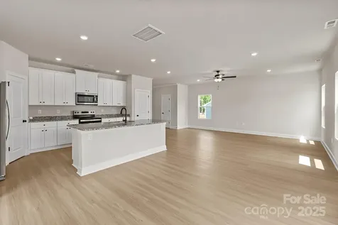 3332 Fox Hall Drive Gastonia NC 28052