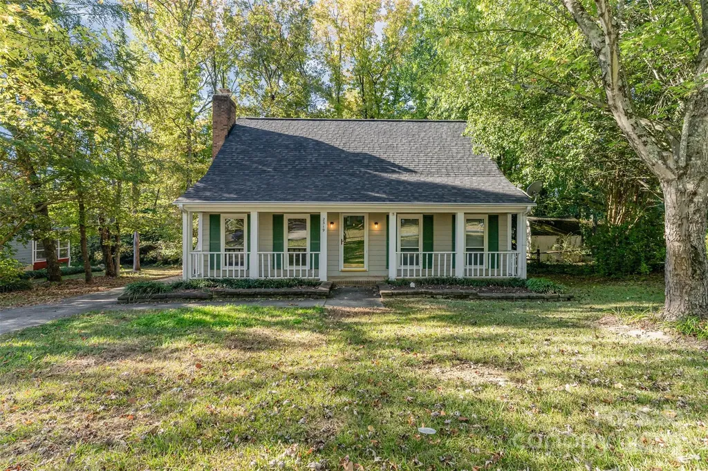 2319 Oak Leigh Drive Charlotte NC 28262