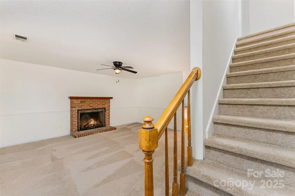 2319 Oak Leigh Drive Charlotte NC 28262