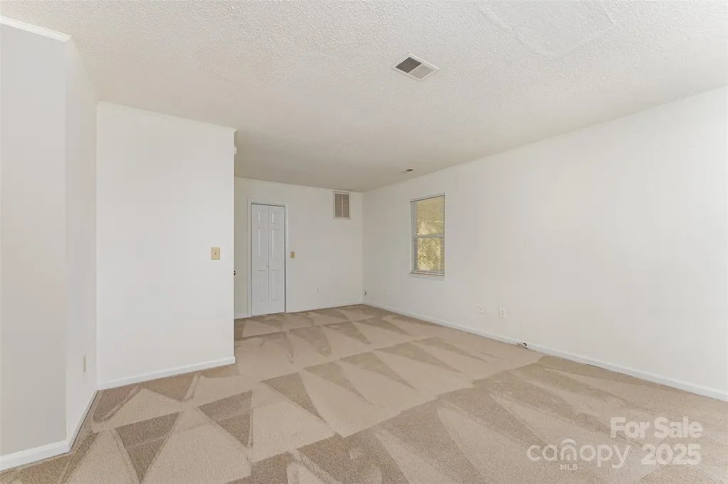 2319 Oak Leigh Drive Charlotte NC 28262