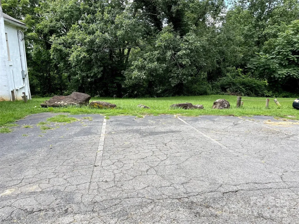 576 Deaverview Road Asheville NC 28806