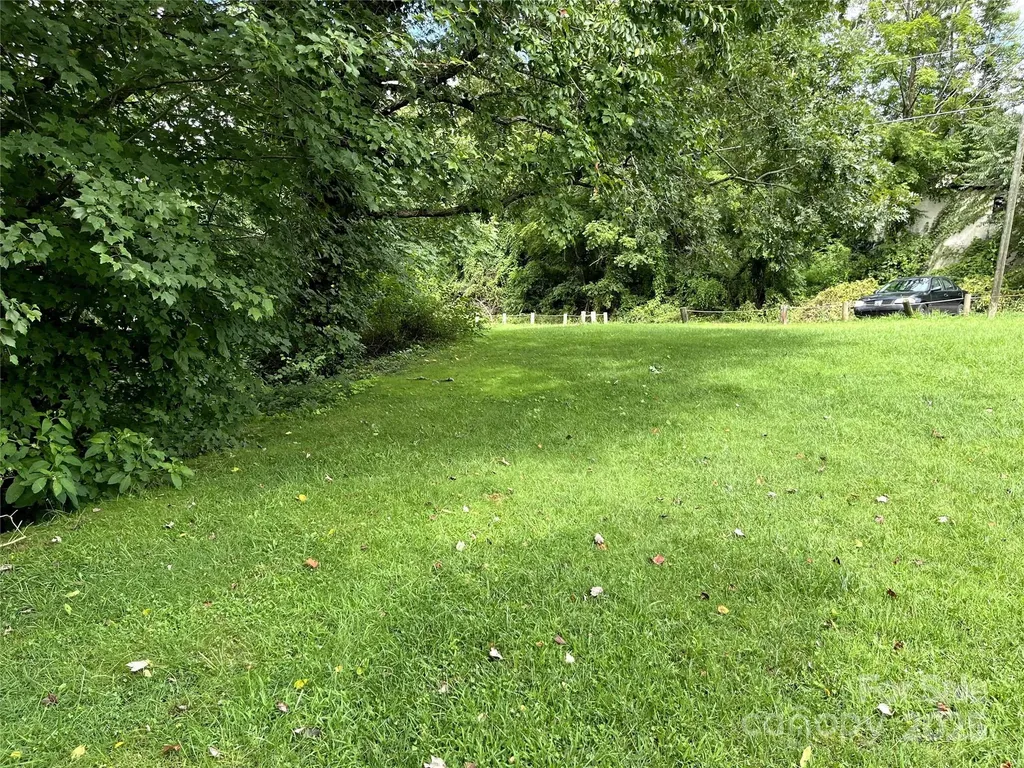 576 Deaverview Road Asheville NC 28806