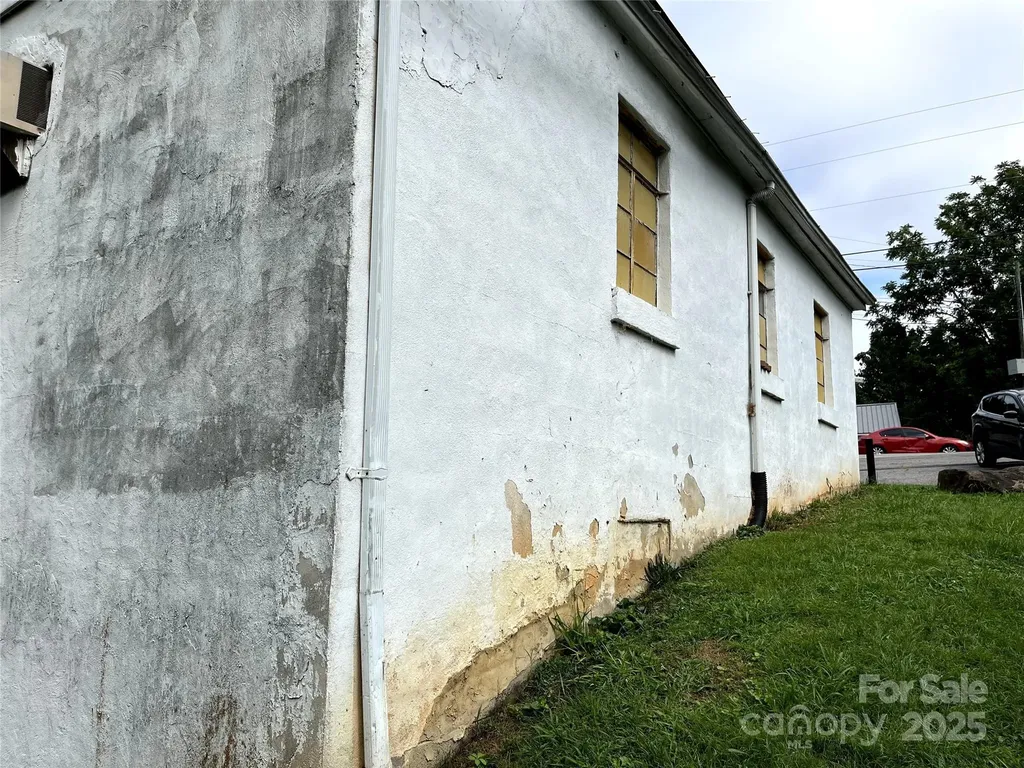 576 Deaverview Road Asheville NC 28806