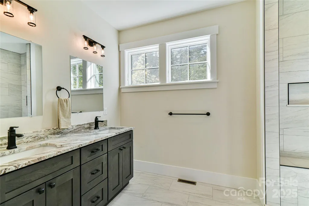48 Crossings Circle Fairview NC 28730