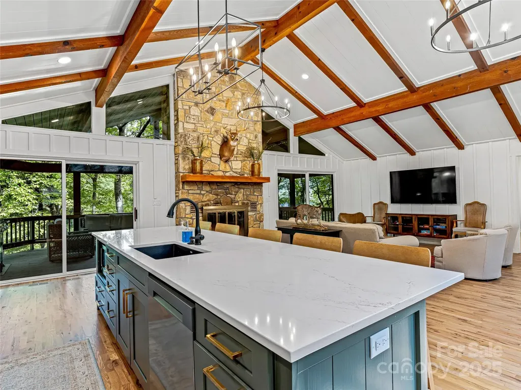 412 Cherokee Trace Lake Toxaway NC 28747