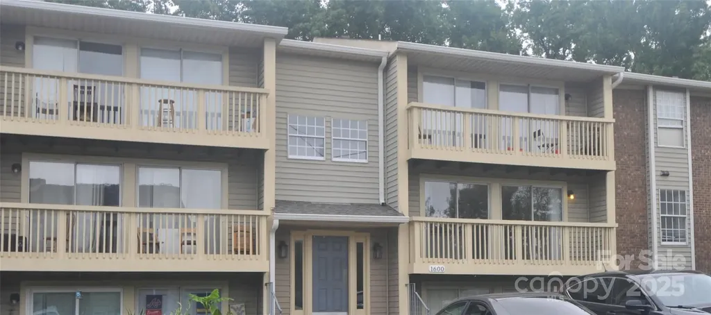 1614-H Arlyn Circle Charlotte NC 28213