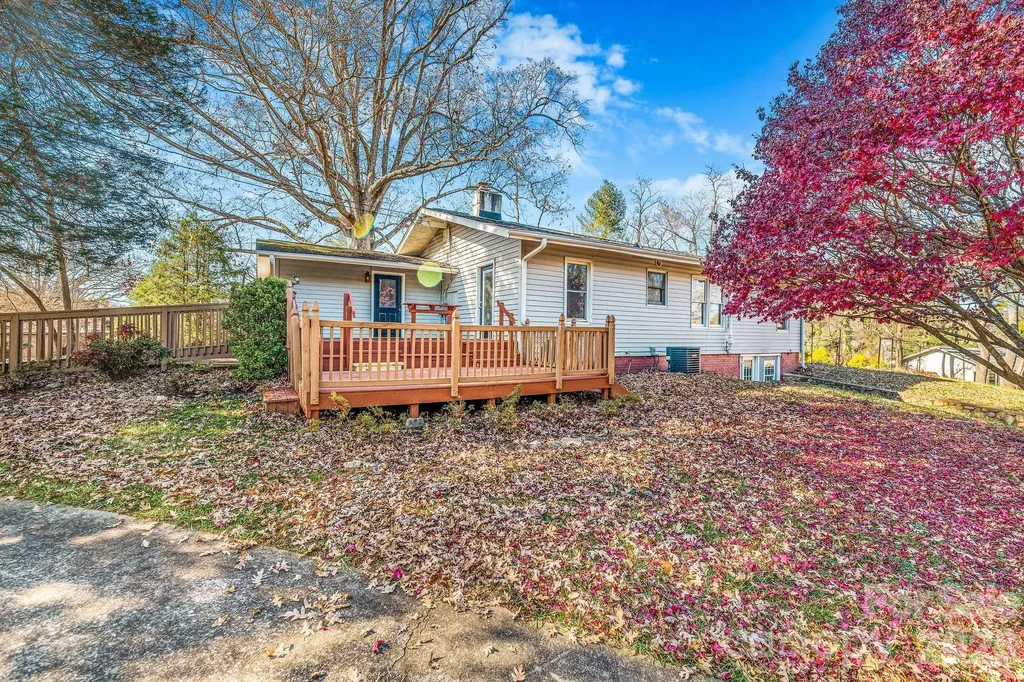107 Woodland Church Road Clyde NC 28721