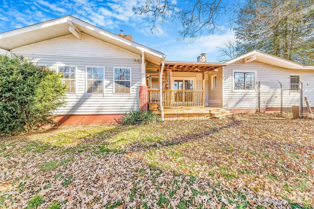 107 Woodland Church Road Clyde NC 28721
