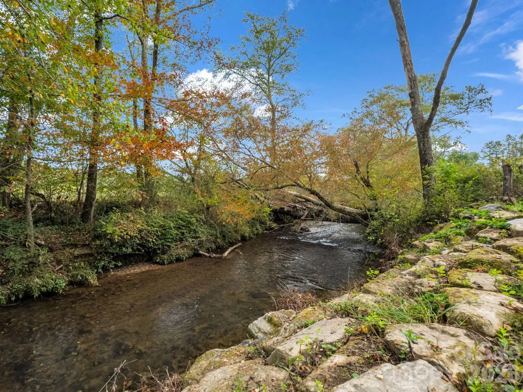 128 Cook Lane Mills River NC 28759