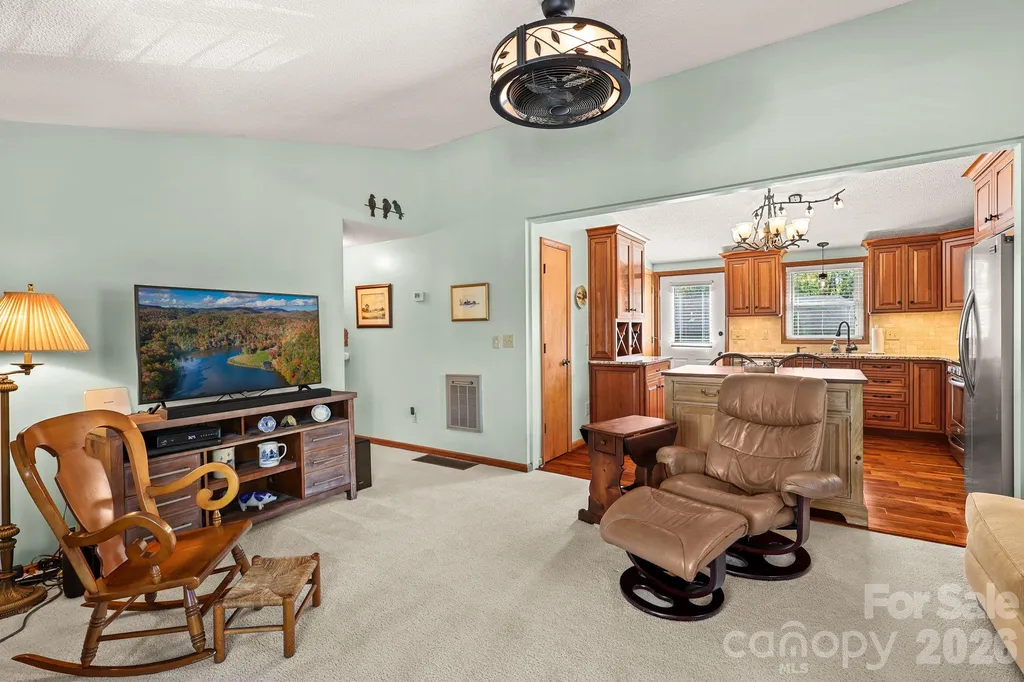 228 Snowshoe Loop Newland NC 28657