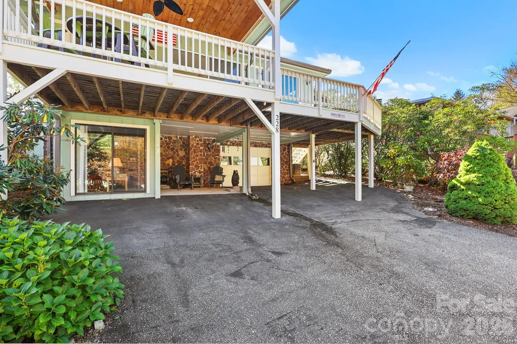 228 Snowshoe Loop Newland NC 28657