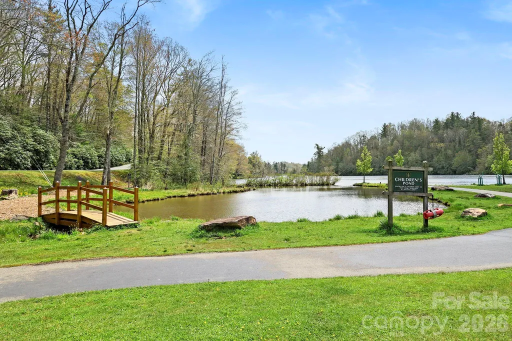 228 Snowshoe Loop Newland NC 28657