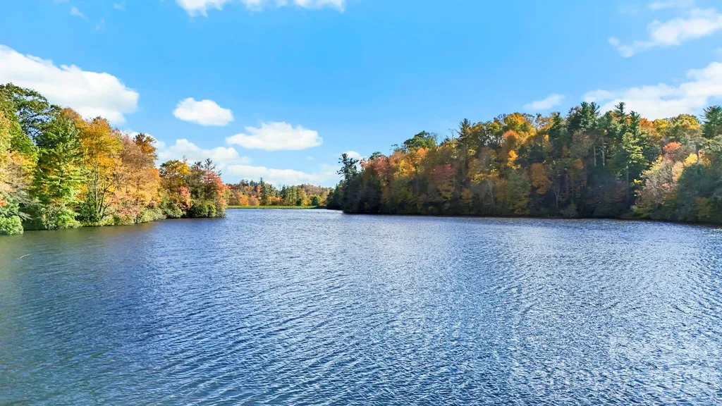 228 Snowshoe Loop Newland NC 28657
